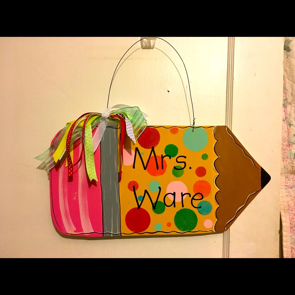 Personalized Teacher Door Hanger
order now for the upcoming 
New school year ❤️